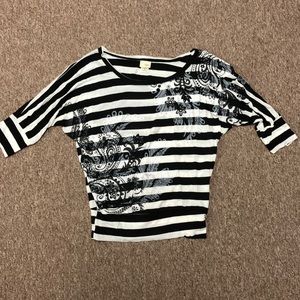 3/4 sleeve shirt